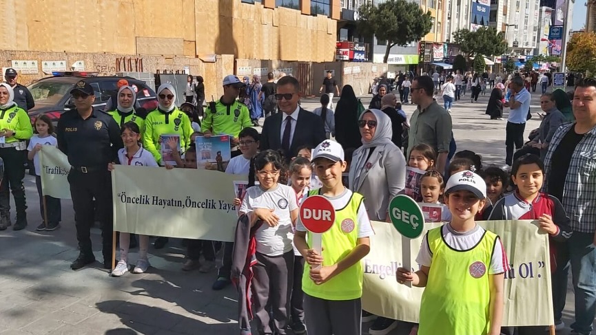 Karayolu Trafik Haftası Kapsamında İlçemizde  Etkinlik Düzenlendi.