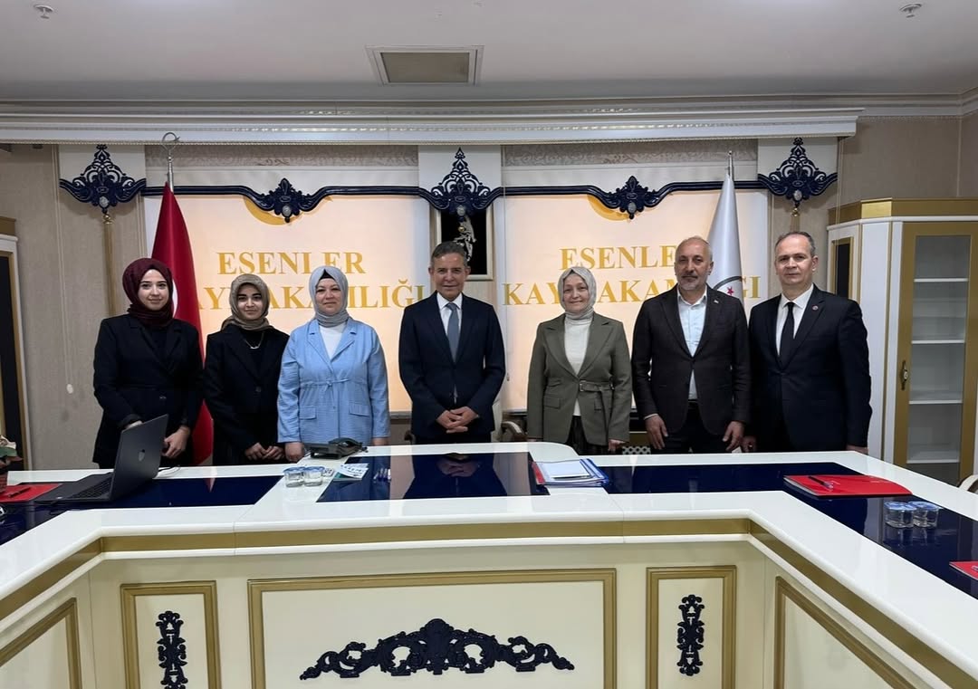 Yeşilay Esenler Şubesi Kaymakamımız Sn. Süleyman ÖZÇAKICI’yı Ziyaret Etti.